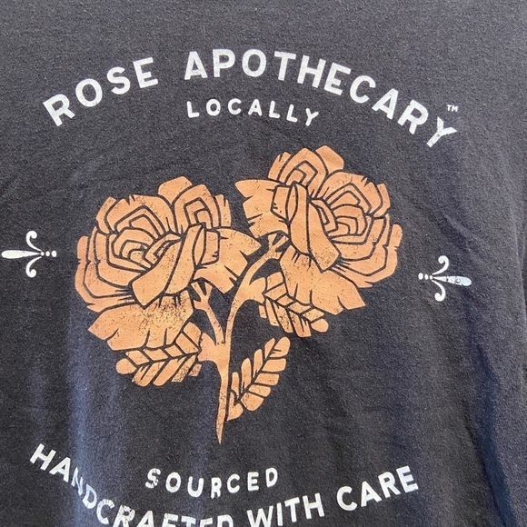 Schitts Creek Extra Small Grey T-shirt with rose apothecary $29 - Picture 2 of 4